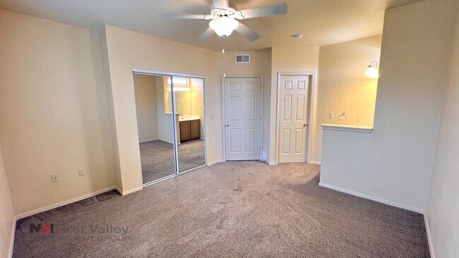 Building Photo - 2 Bedrooms, 2 Baths