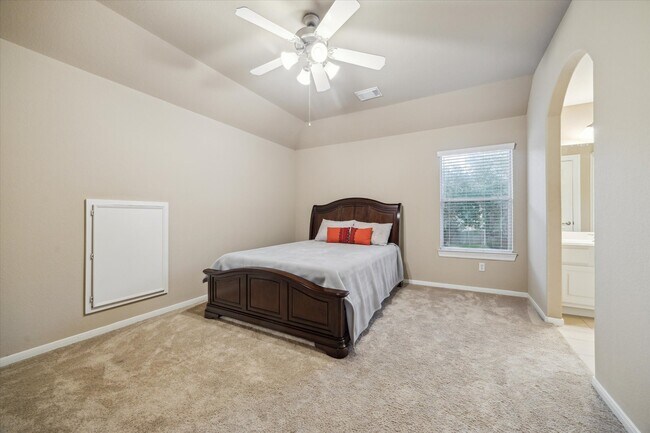 Building Photo - 18063 Crescent Royale Way