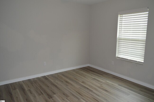 Building Photo - 91 Saluda Rd