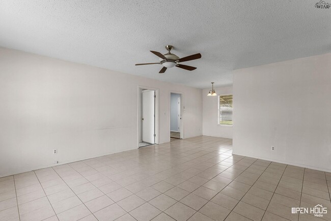 Building Photo - 212 Dirks Dr