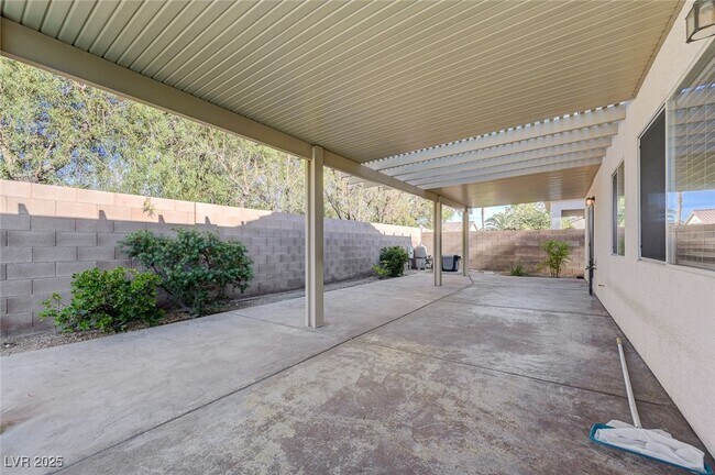 Building Photo - 10518 Santerno St