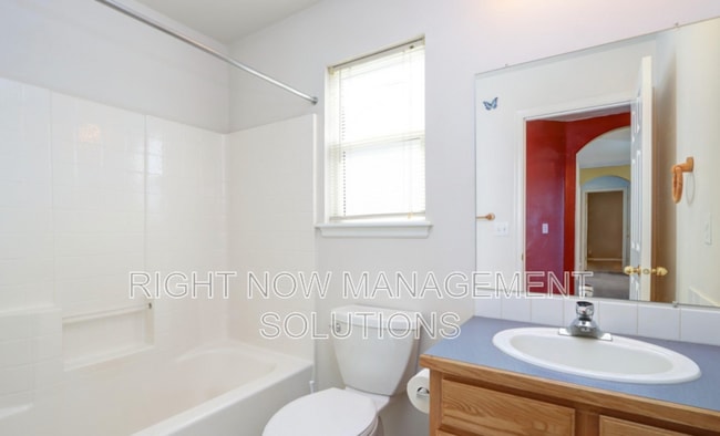 Building Photo - 815 S Pawnee Ave