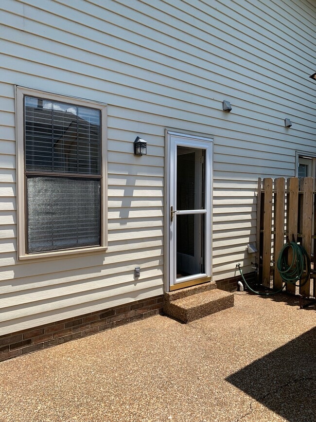 Building Photo - 830 Brentwood Pointe