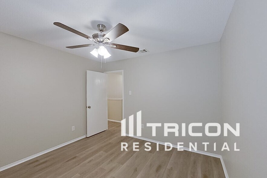 Building Photo - 608 Canyon Pl