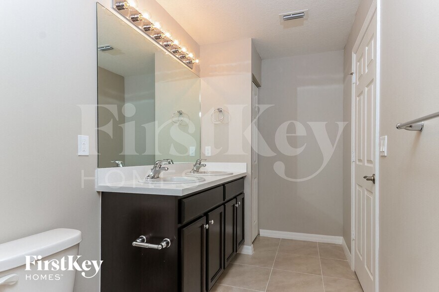 Building Photo - 2158 SW Algiers St