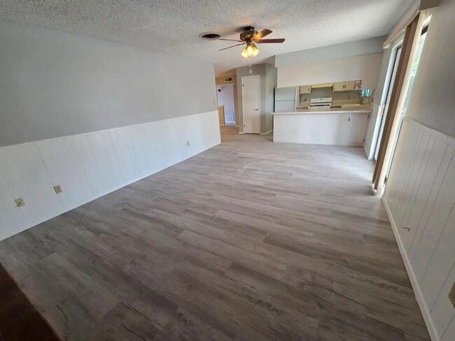 Building Photo - Very well maintained home - 6 Month Lease!!!