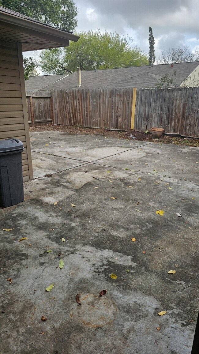 Building Photo - 2610 Strait Ln