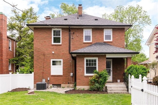 Building Photo - 232 Telford Ave