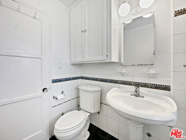 Building Photo - 8513 Wiley Post Ave