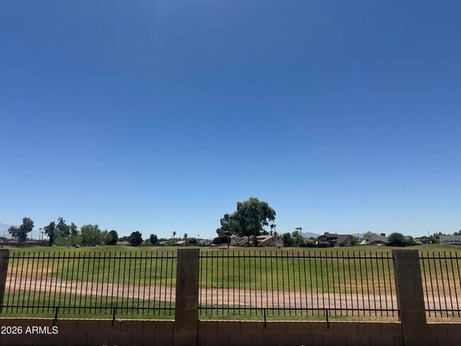 Building Photo - 8743 W Sierra Vista Dr