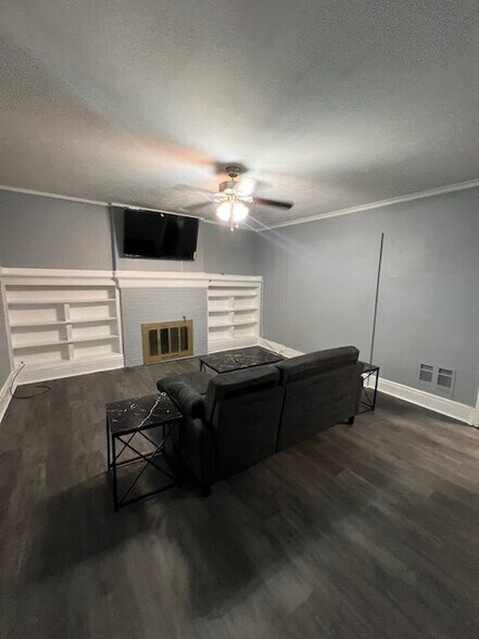 Building Photo - 1526 E Genesee St