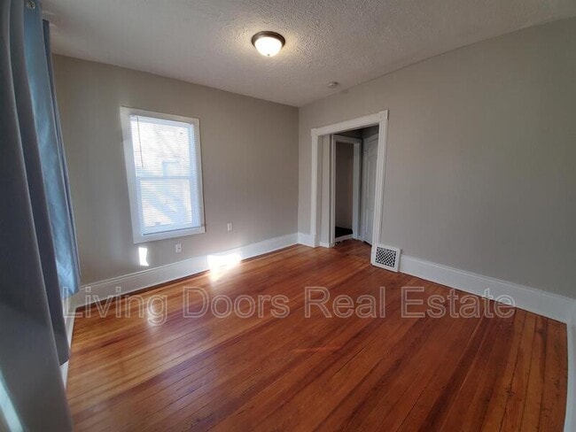 Building Photo - 838 F St