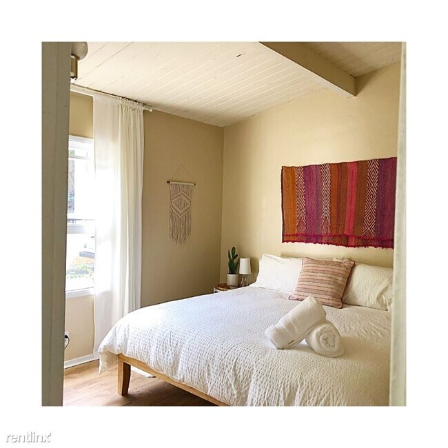 Building Photo - 2 br, 1 bath Apartment - 710 3rd St