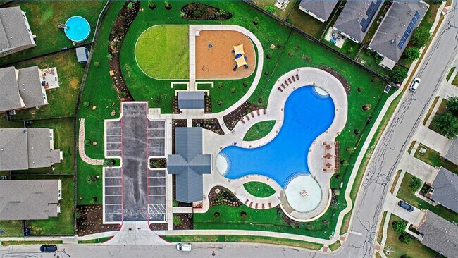 Building Photo - 3420 Bach Dr