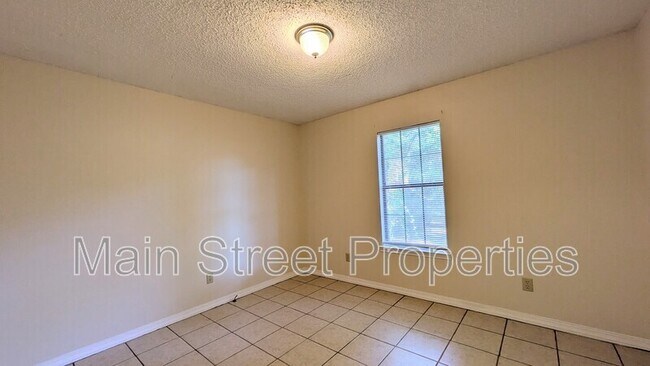 Building Photo - 1485 Pine Ln Dr