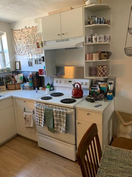 Kitchen - 8 Robinwood Avenue