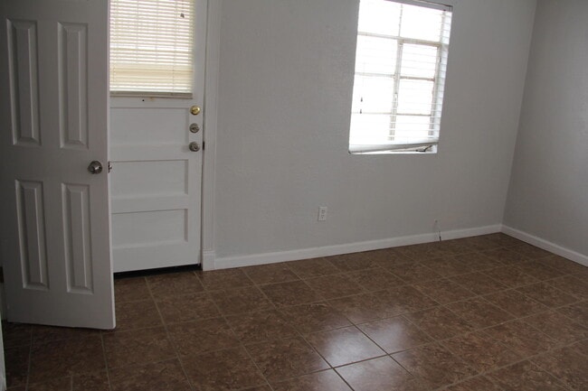 Building Photo - 8907 Old County Dr
