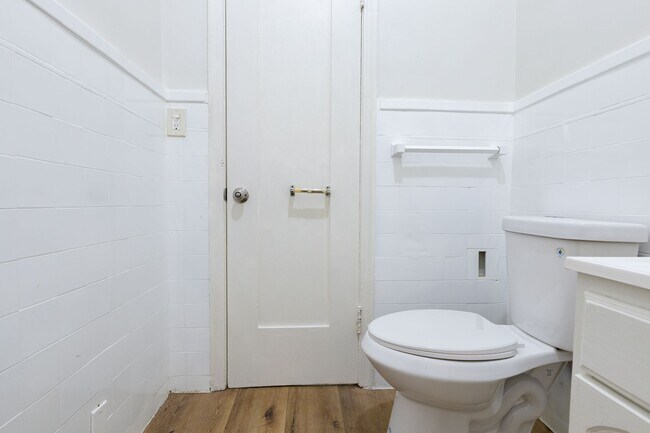 Building Photo - Modern Living in Koreatown: Stylish Studio Apartment