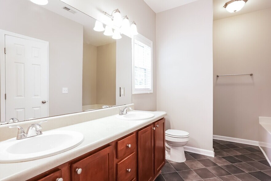 Building Photo - 3712 Blue Blossom Dr