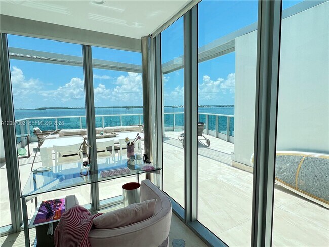 Building Photo - 1331 Brickell Bay Dr
