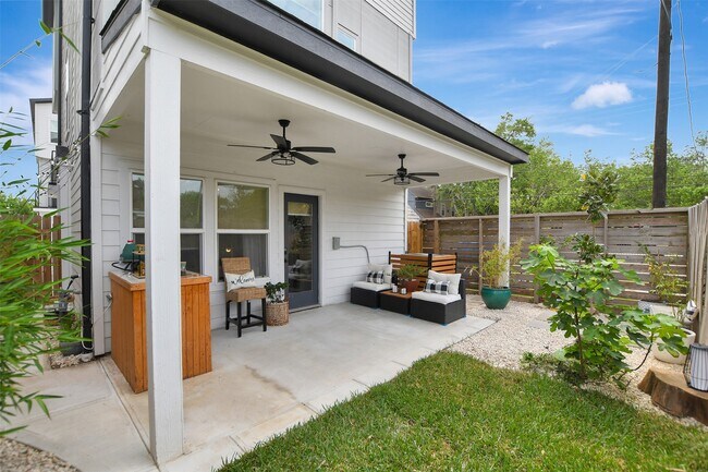 Building Photo - 1106 Paul Quinn St