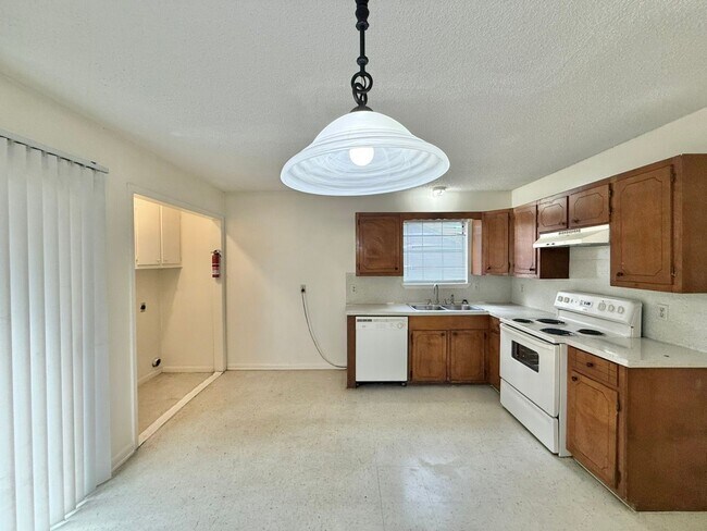 Building Photo - Available! 2 Bedroom 1 Bath Close to Everything! Longview, TX!