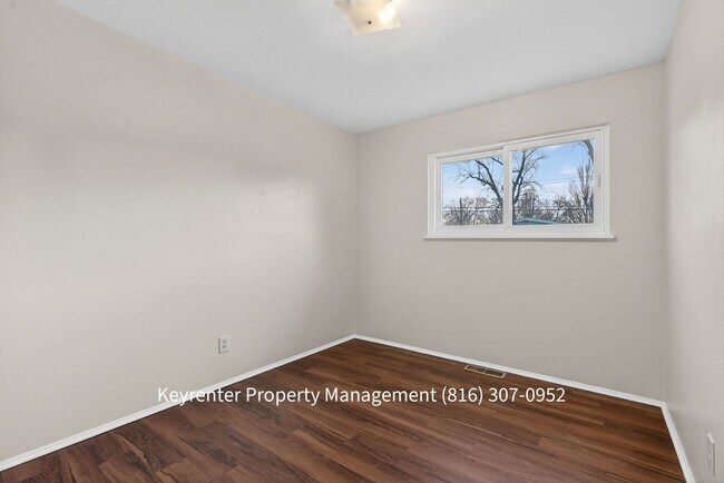 Building Photo - Spacious Florissant Home with Finished Basement & Bar