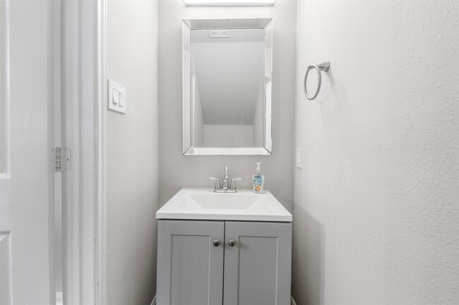 Building Photo - 1413 TX-146