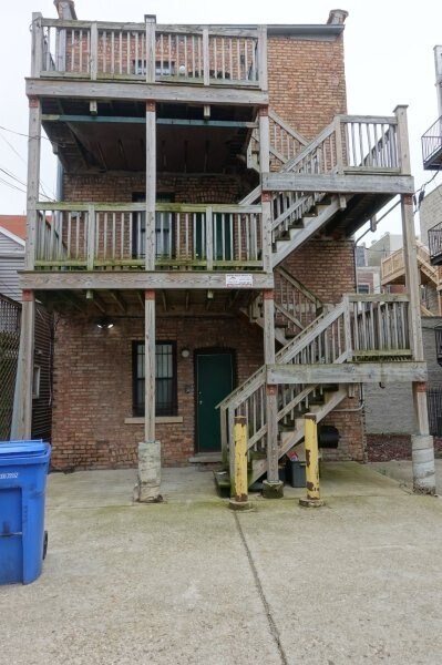 Building Photo - 1648 W Ontario St