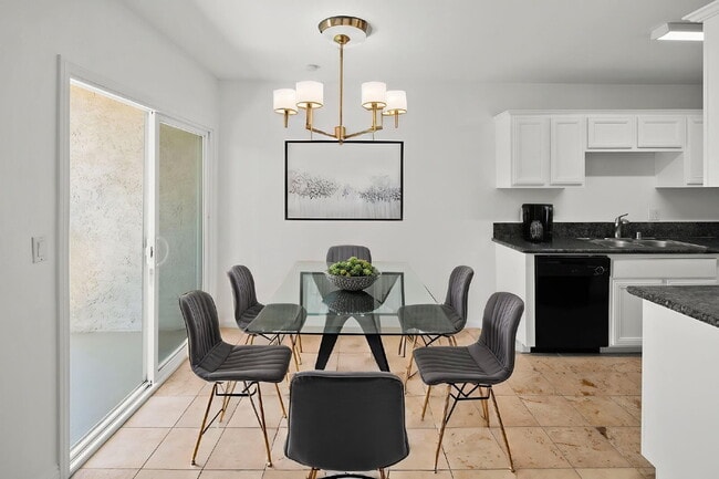 Building Photo - Stunning, Serene, 2-Bed, 2-Bath Condo in highly sought after Del Cerro area in San Diego CA