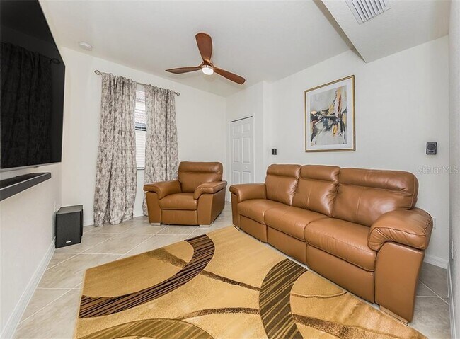 Building Photo - 10792 Tarflower Dr