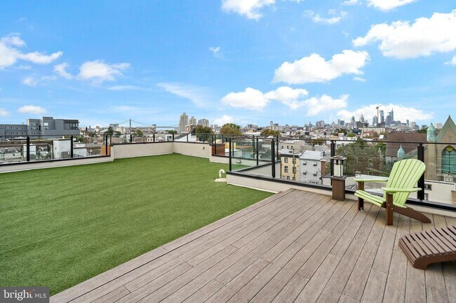 Building Photo - 1247 E Columbia Ave