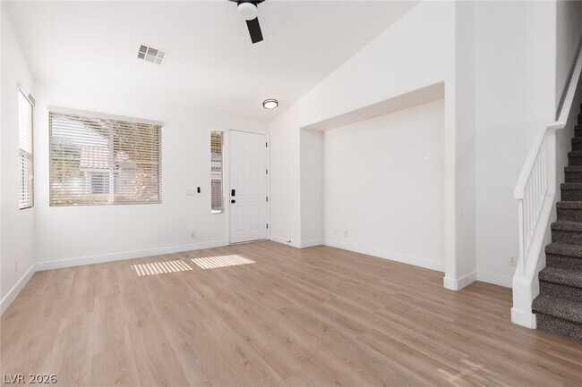 Building Photo - 886 Park Walk Ave