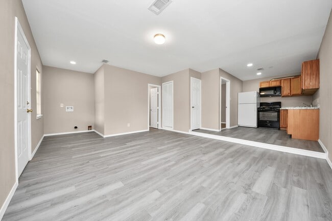 Building Photo - 17111 River Rd