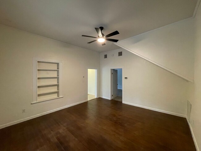 Building Photo - AVAILABLE FOR FALL!!! Amazing 2 Bedroom Ho...