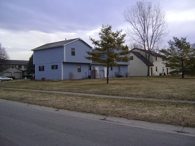 Building Photo - 6057-6059 Red Oak