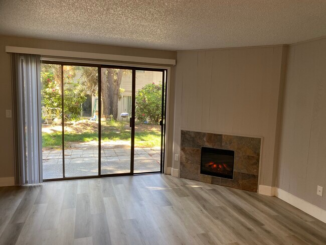 Building Photo - Fully renovated 2 bedroom, 1.5 bath apartment available with Separate Garage! Fully remodeled Kit...