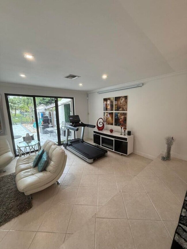 Building Photo - 12394 Westhampton Cir
