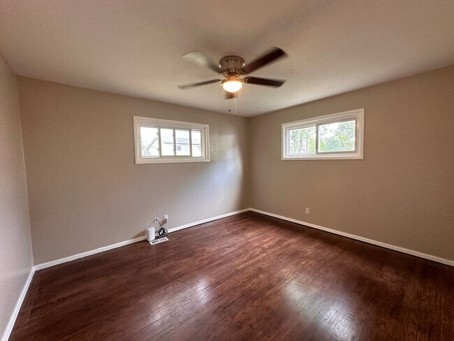 Building Photo - Main Level Living