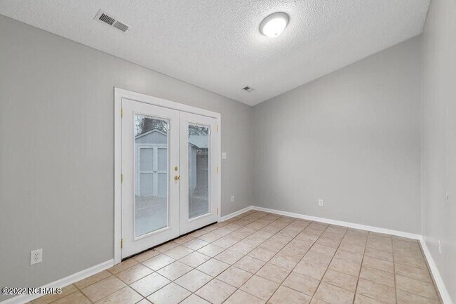 Building Photo - 424 Singletree Dr