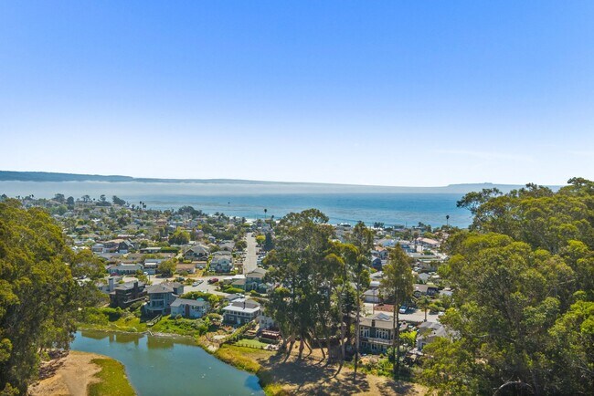 Building Photo - Oceanfront Paradise - 1BR/1BA w/ Additional Sleeping areas  Monthly Rental in Santa Cruz!  Fully ...