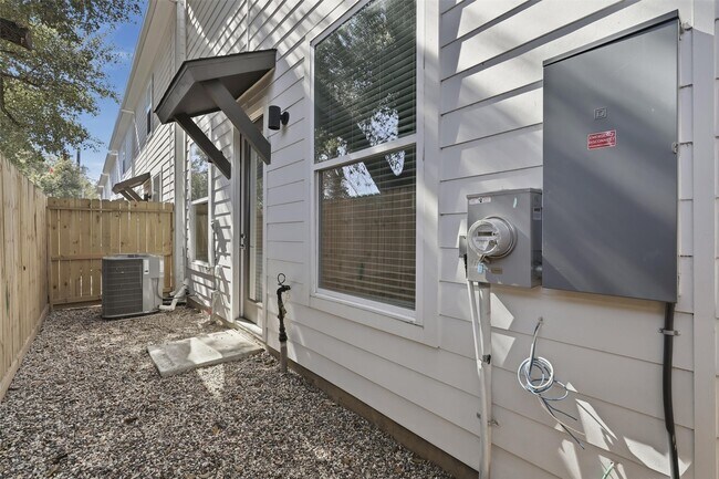 Building Photo - 11 Wellford St