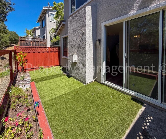Building Photo - 23010 Canyon Terrace Dr