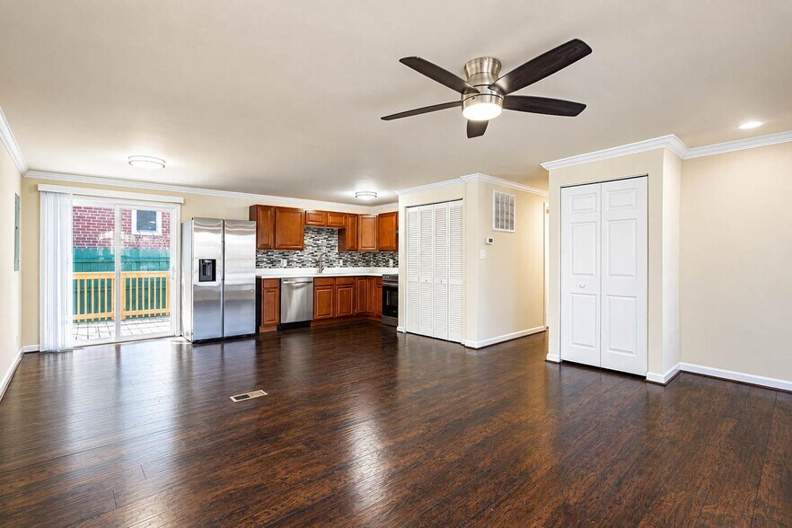 Building Photo - Bright & Comfortable Home in DC