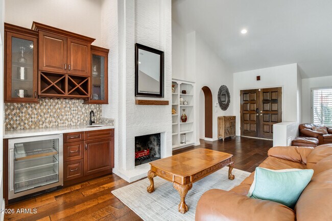 Building Photo - 10675 E Cinnabar Ave