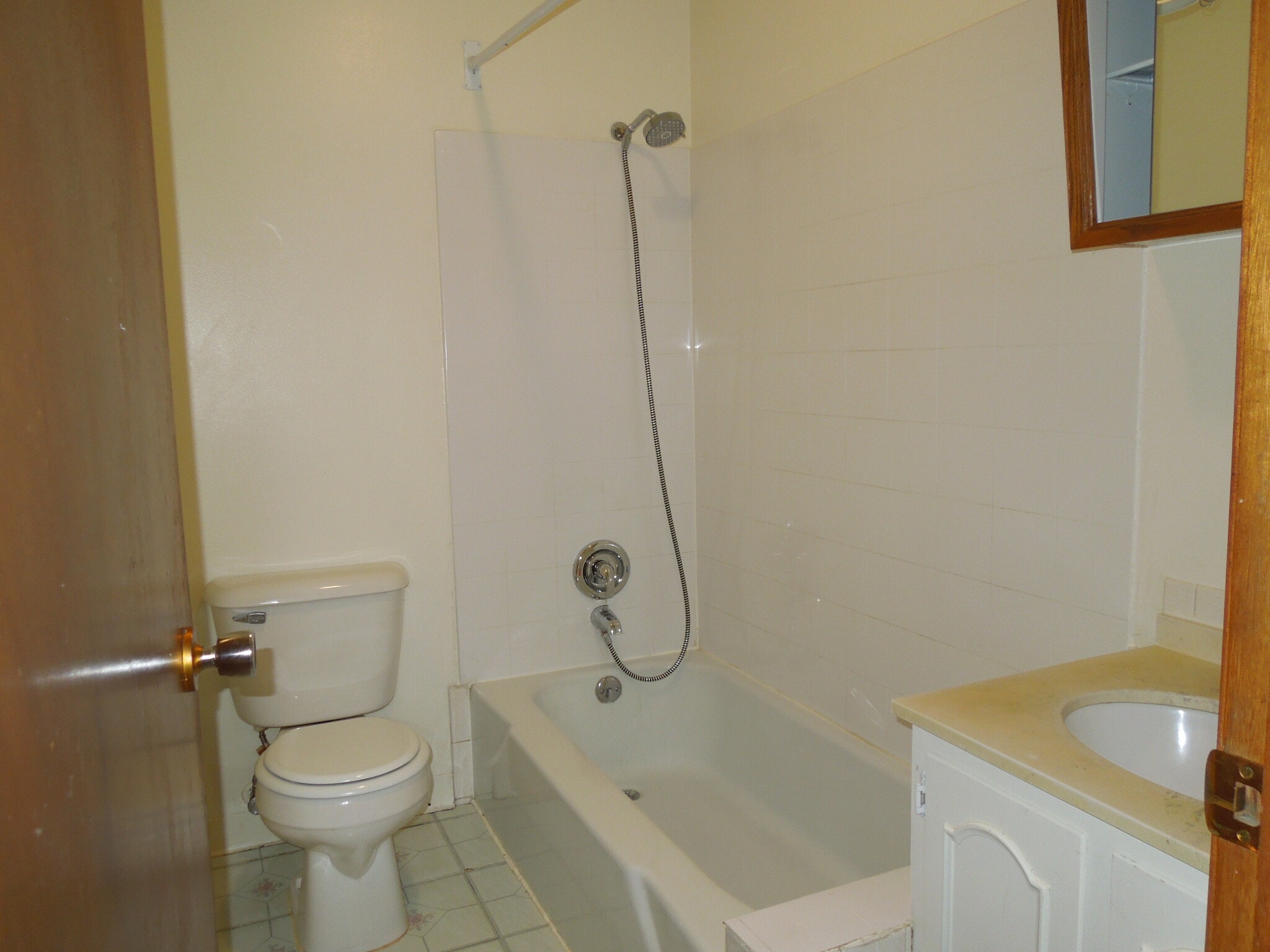 Building Photo - 227 Plymouth St