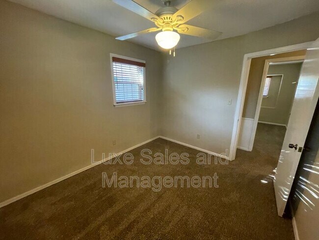 Building Photo - 1116 Harrington Dr