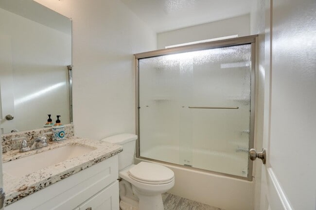 Building Photo - 2524 Pemberton Ct