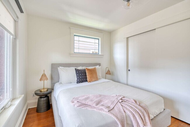 Building Photo - 1235 N Prescott St