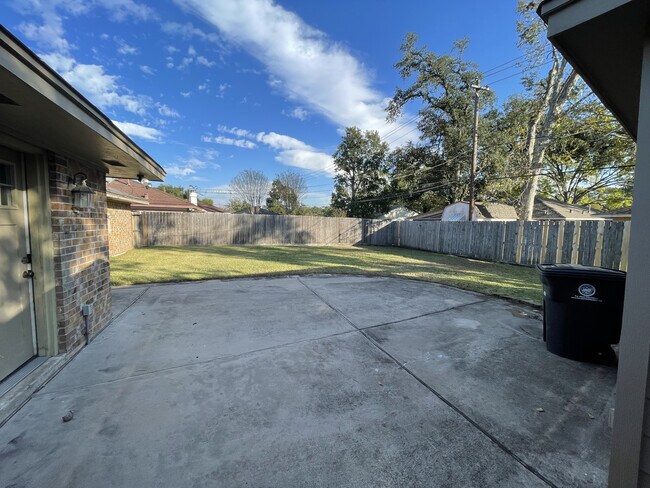 Building Photo - 9015 Eldora Dr